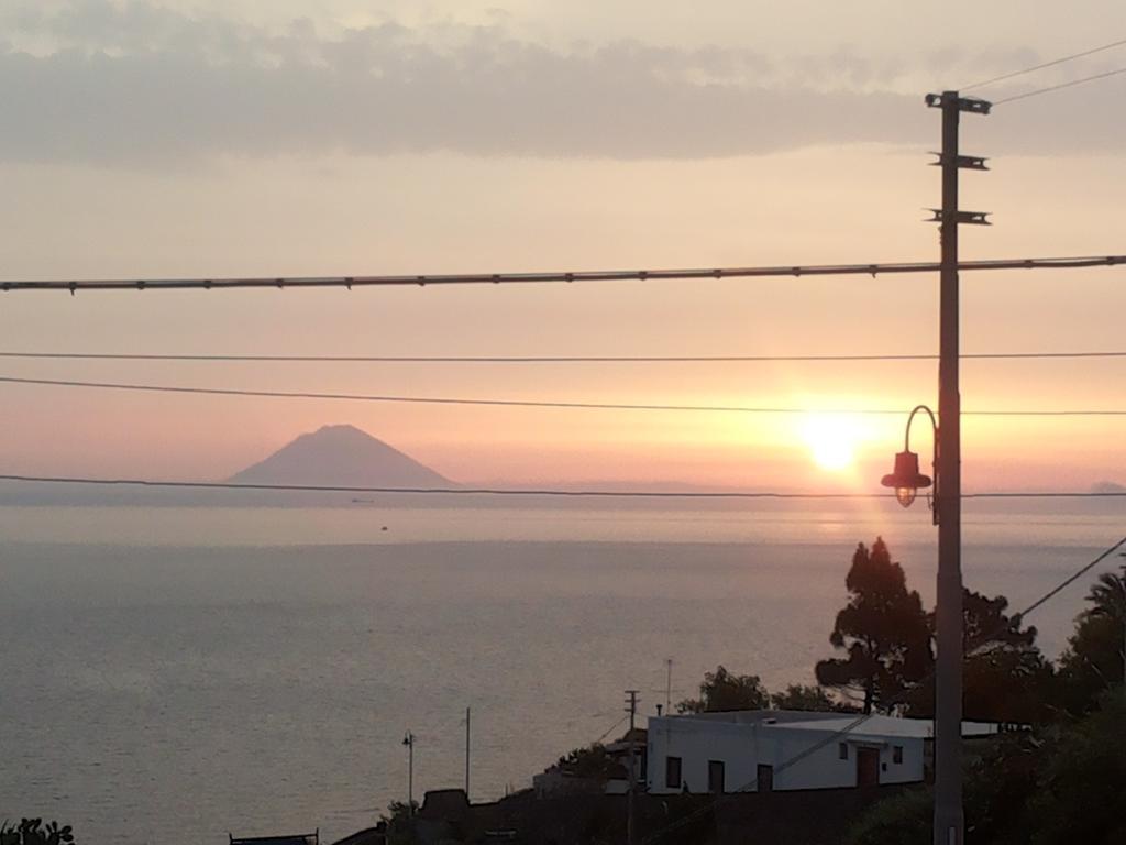 Case Vacanze Villa Lory Malfa  Bagian luar foto