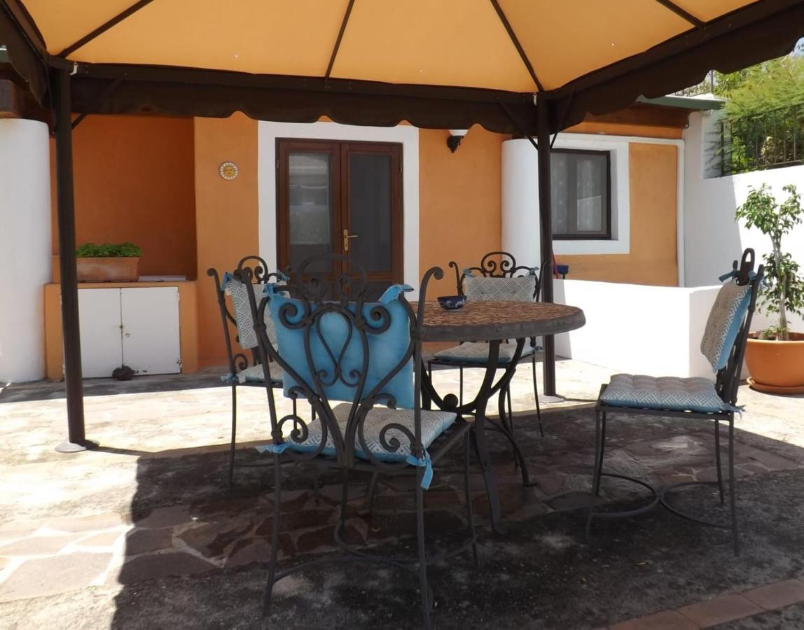 Case Vacanze Villa Lory Malfa  Bagian luar foto
