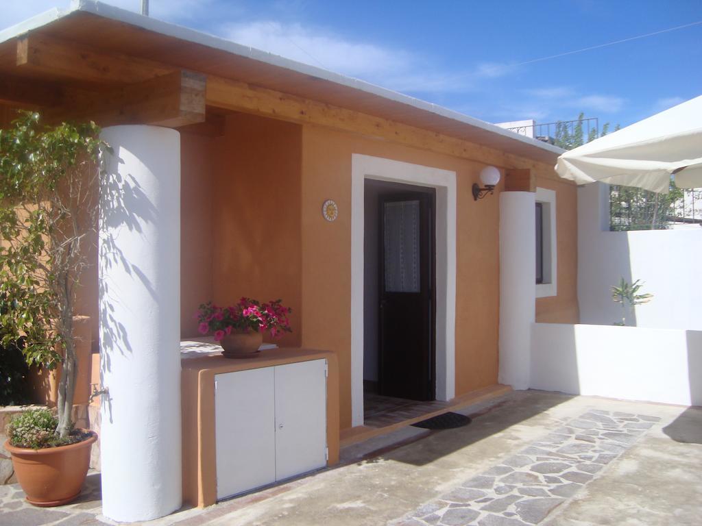 Case Vacanze Villa Lory Malfa  Bagian luar foto