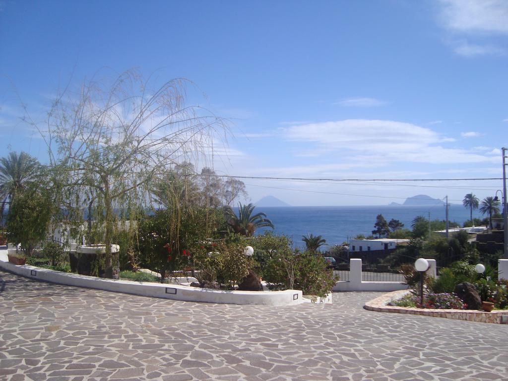 Case Vacanze Villa Lory Malfa  Bagian luar foto