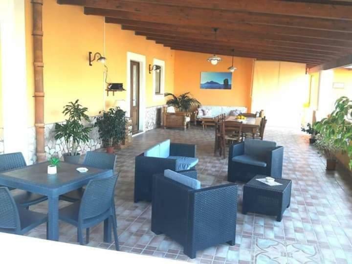 Case Vacanze Villa Lory Malfa  Bagian luar foto