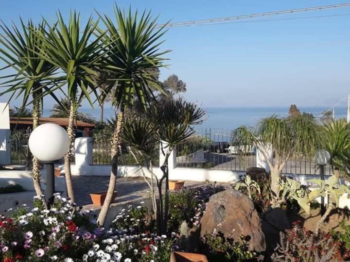 Case Vacanze Villa Lory Malfa  Bagian luar foto