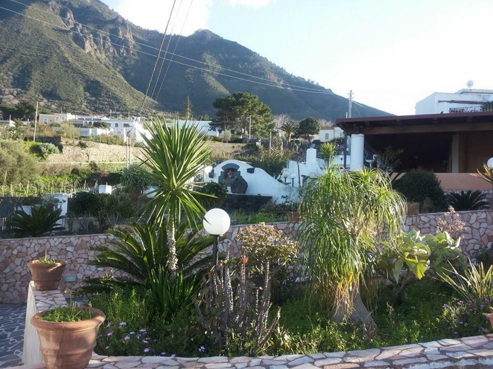 Case Vacanze Villa Lory Malfa  Bagian luar foto
